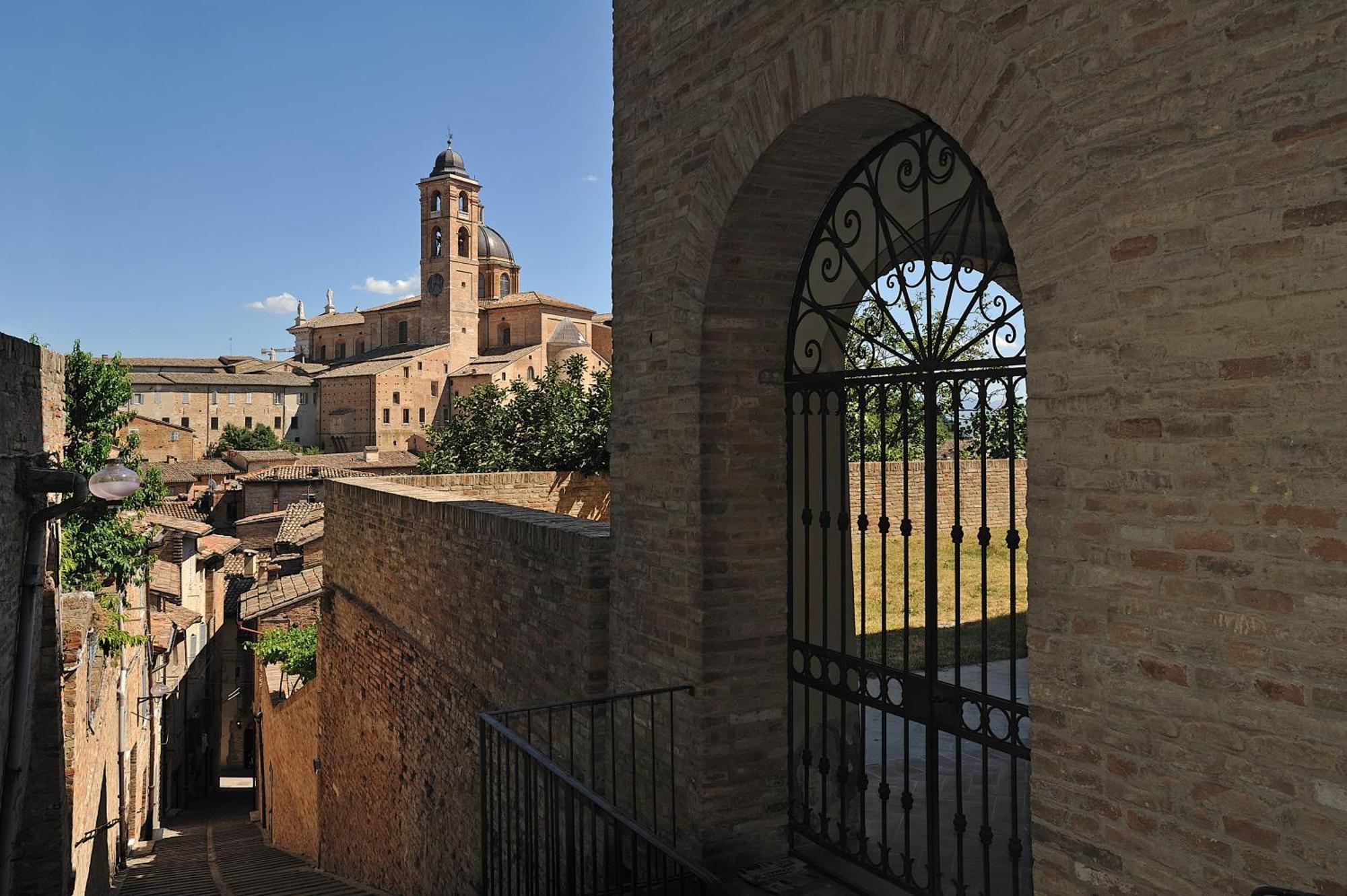 Albergo Hotel Raffaello Urbino Exterior photo