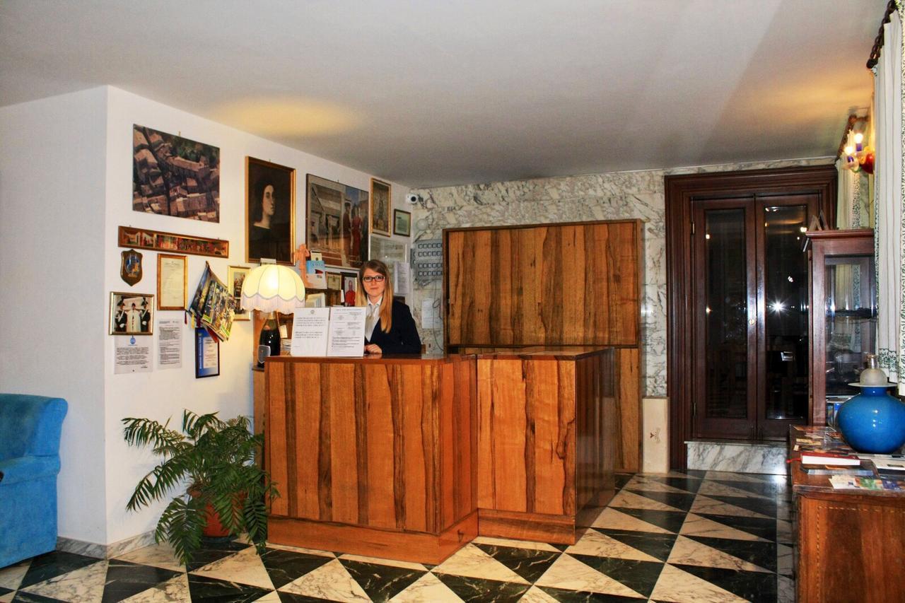 Albergo Hotel Raffaello Urbino Exterior photo