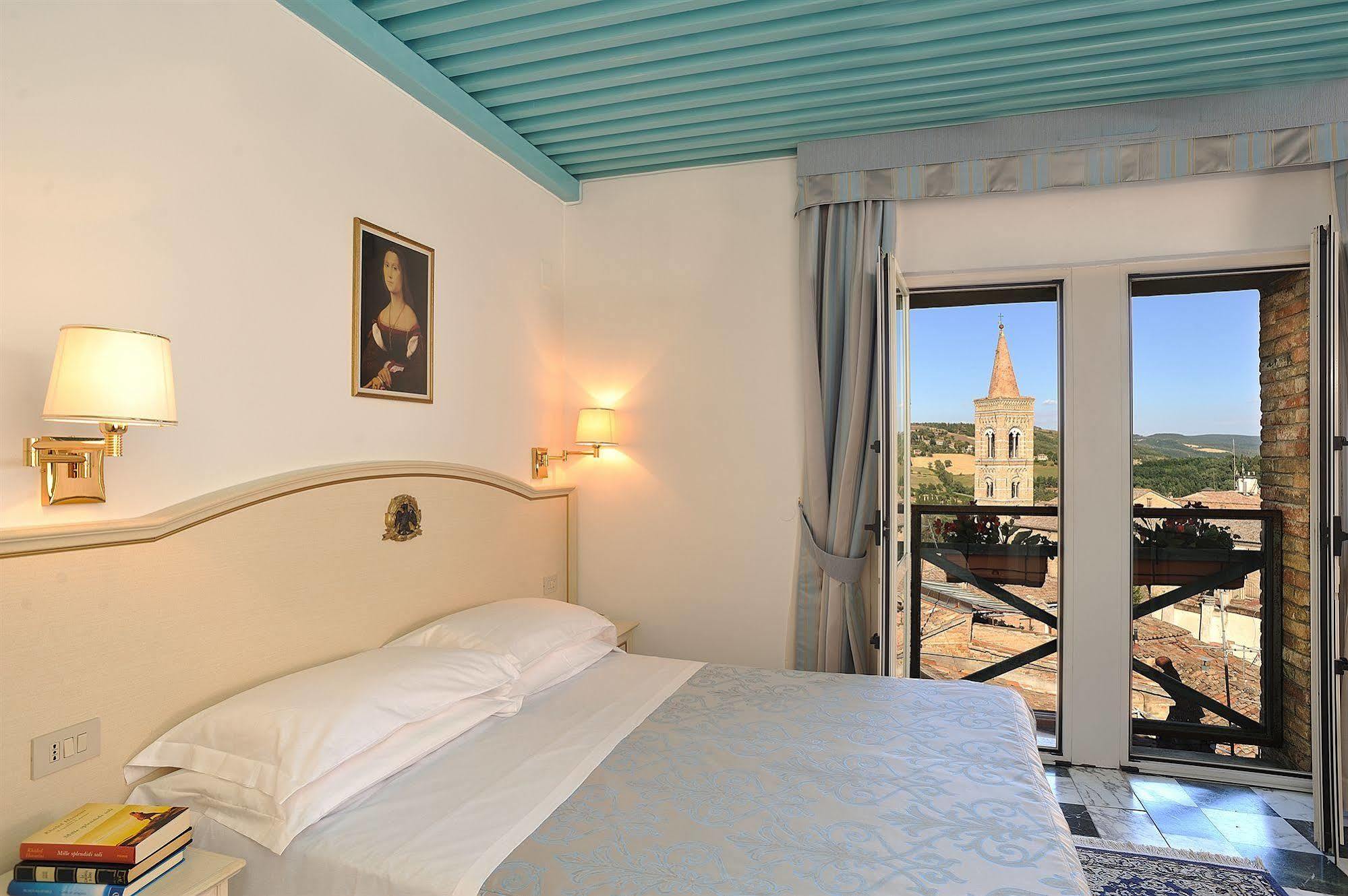 Albergo Hotel Raffaello Urbino Exterior photo