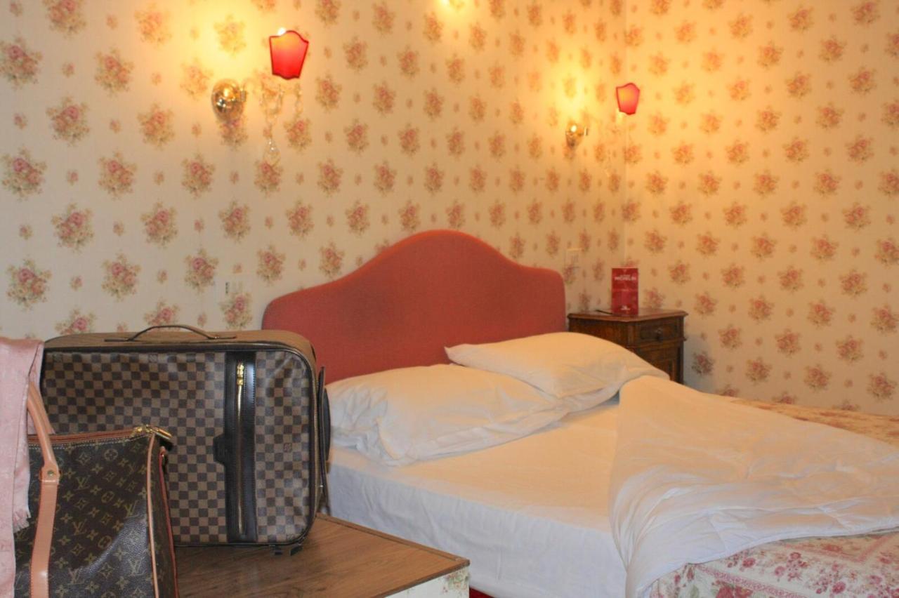 Albergo Hotel Raffaello Urbino Exterior photo