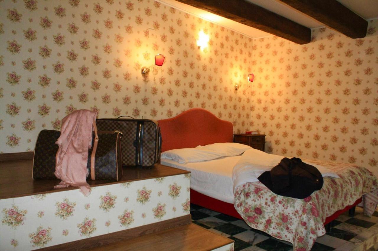 Albergo Hotel Raffaello Urbino Exterior photo